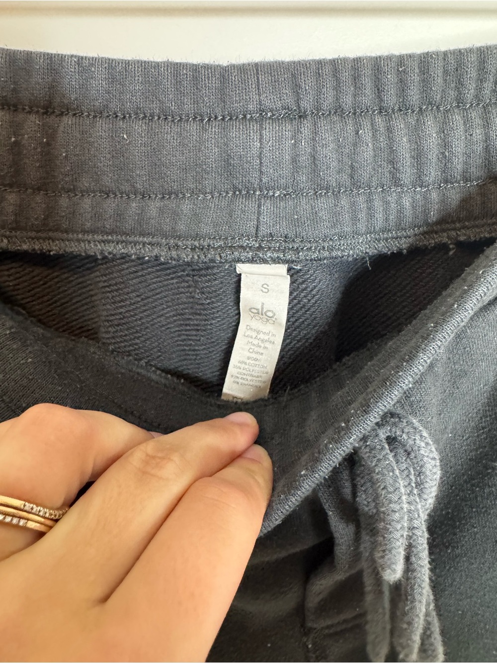 Alo Yoga Distressed Lounge Joggers Sweatpants Gray Size Small - Picture 4 of 6